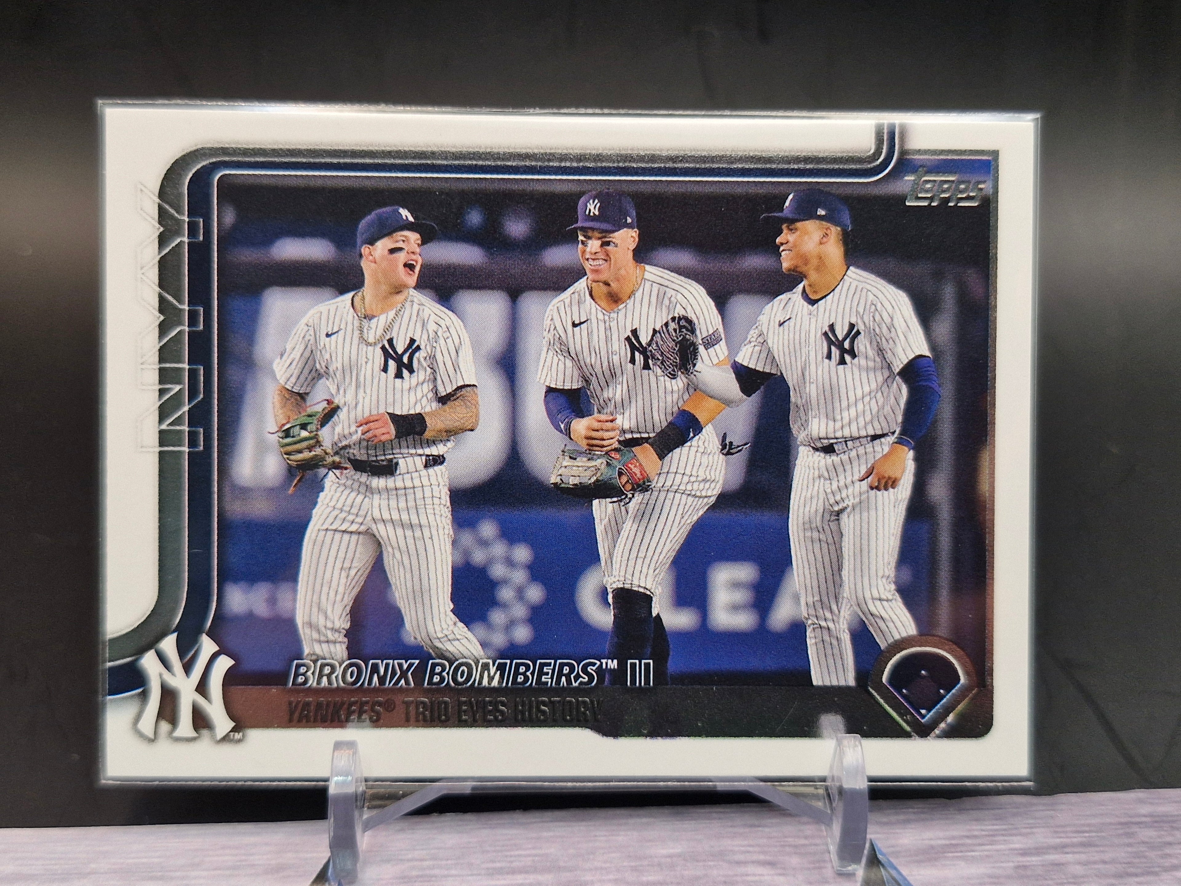 2025 Topps #184 Bronx Bombers II: Yankees Trio Eyes History Aqua Holo Foil