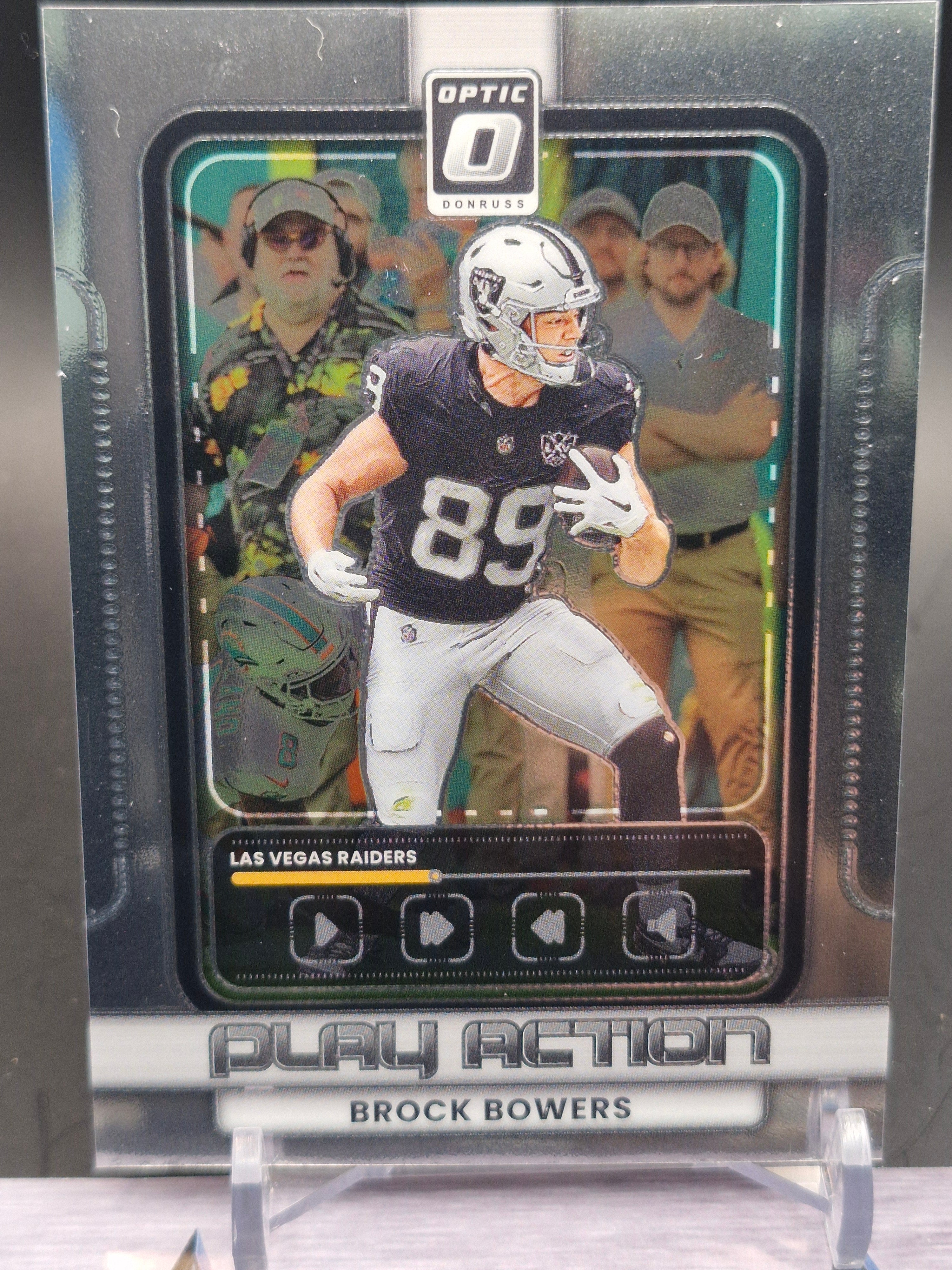 2025 Donruss Optic #7 Brock Bowers Play Action Gold Vinyl #/1