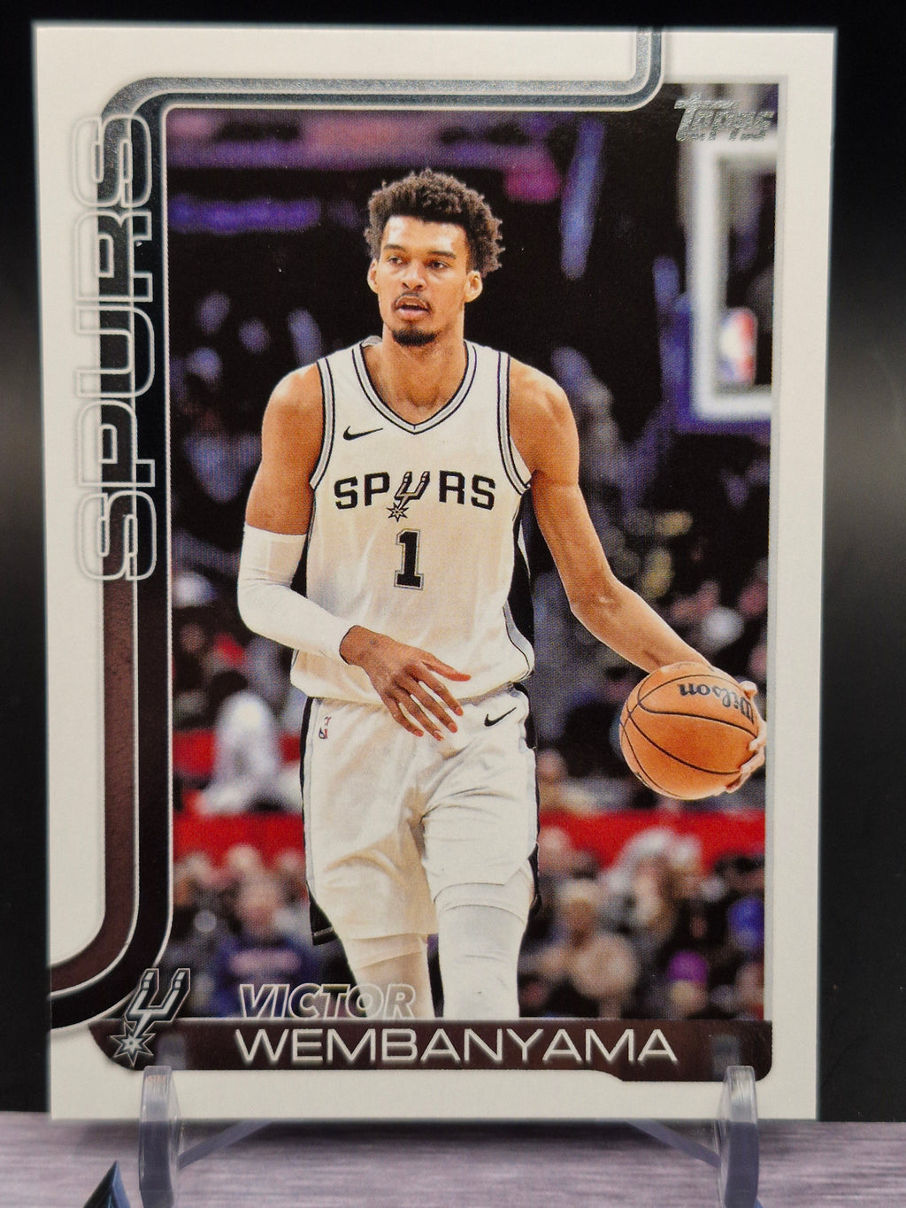 2025-26 Topps #195 Victor Wembanyama Purple Rainbow #/250