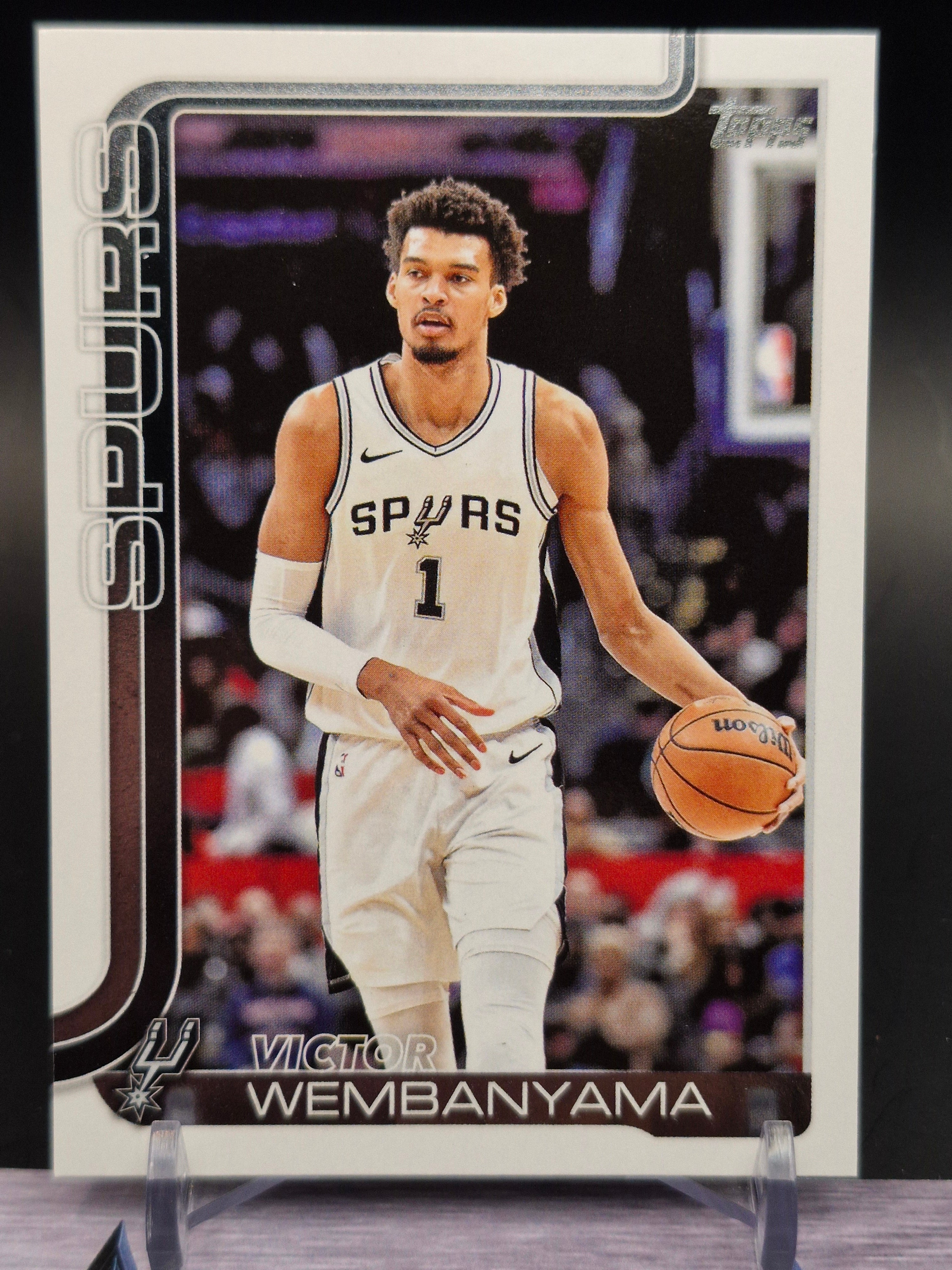2025-26 Topps #195 Victor Wembanyama Purple Rainbow #/250