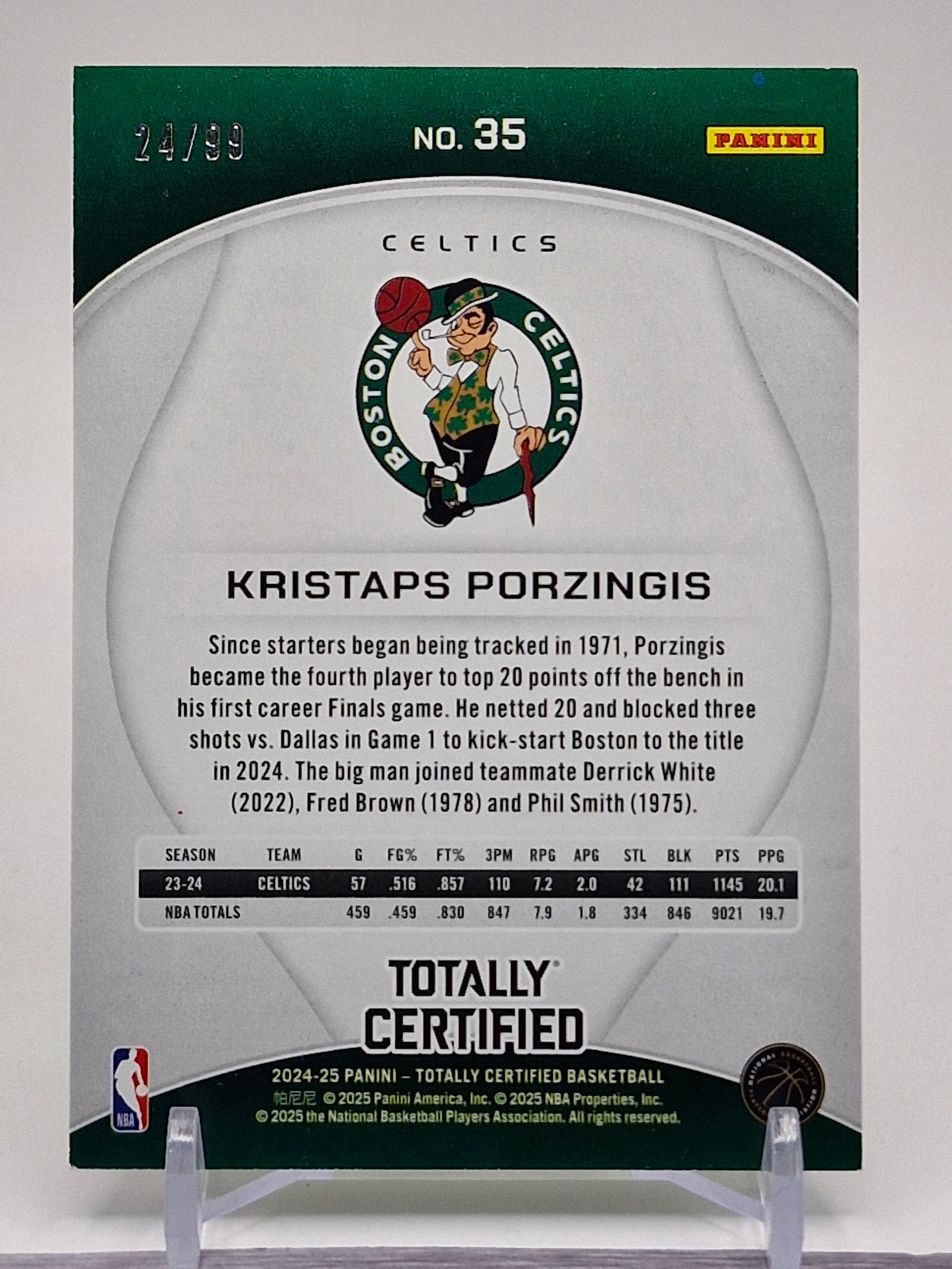 2016-17 Panini Noir #35 Kristaps Porzingis Auto Noir Color #/99