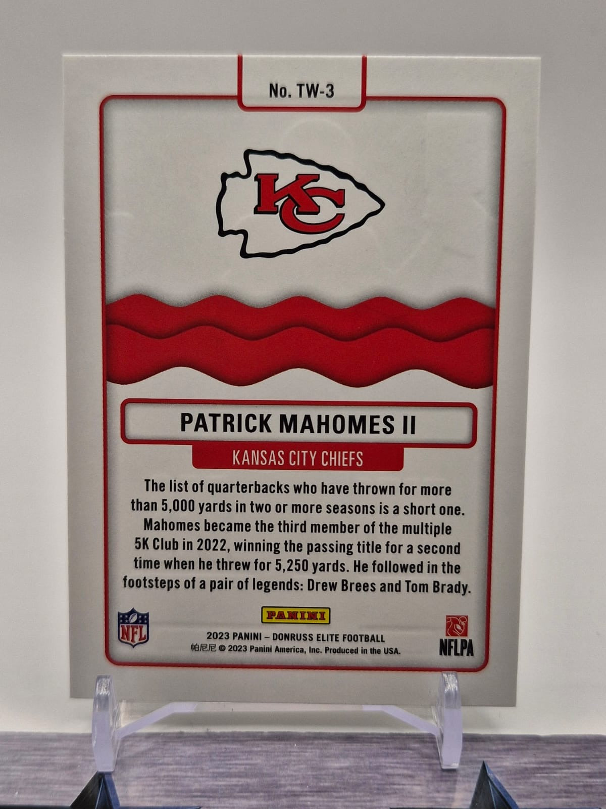 2023 Donruss Elite #TW-3 Patrick Mahomes II Title Waves Pink